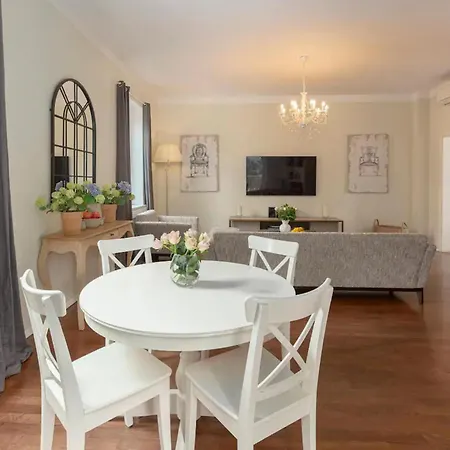 Luxurioeses In Ruhiger Lage Apartamento